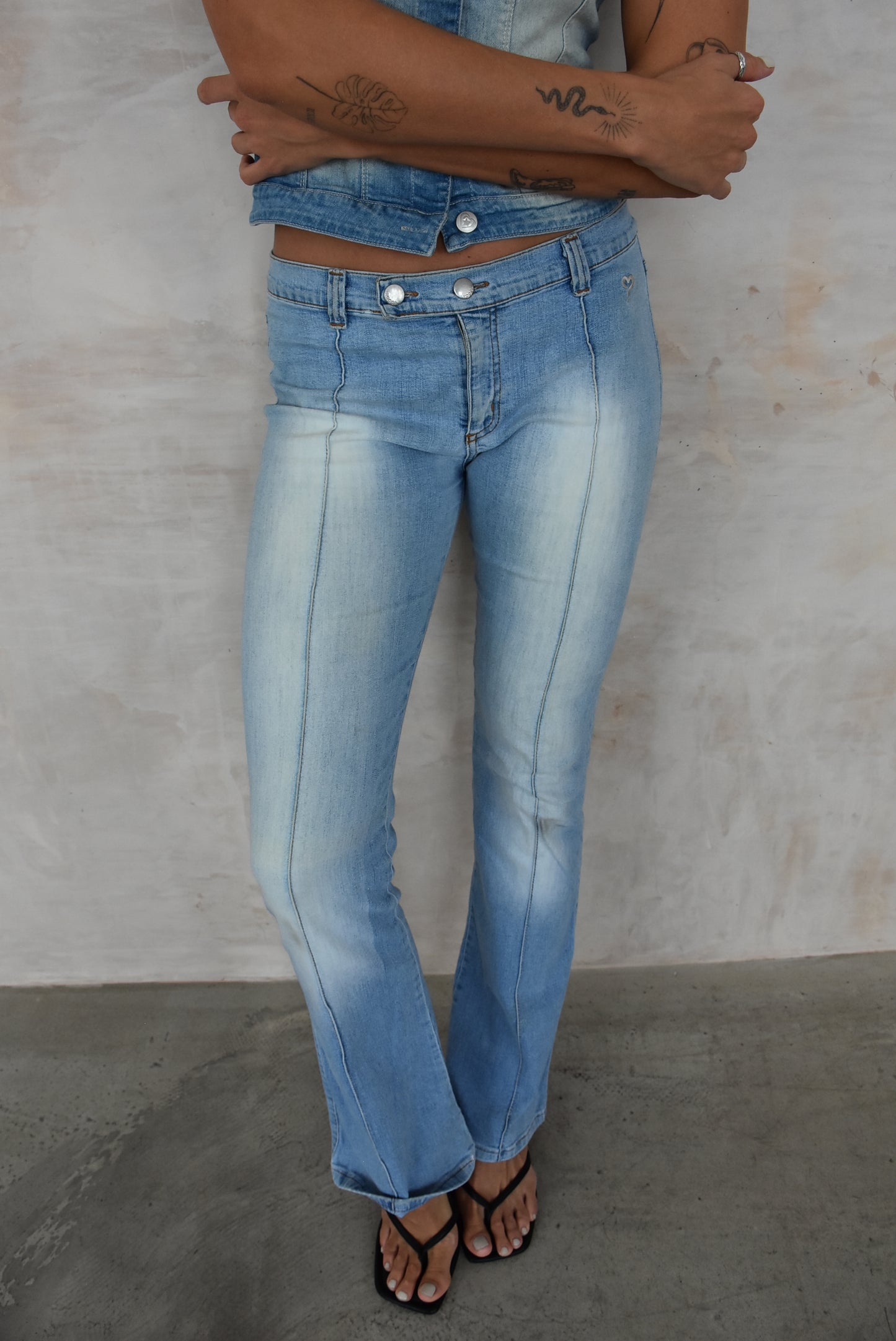 Vintage Y2K blue jeans with heart embroidery