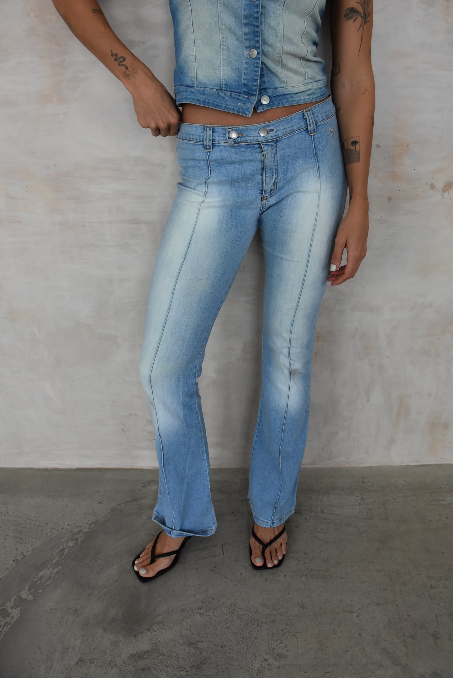 Vintage Y2K blue jeans with heart embroidery